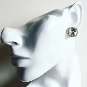 Cushion Cut Swarovksi Crystal Halo Stud Earrings in Golden Shadow 12mm Stone 画像 6