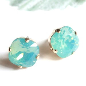 Swarovski Kristall Kissenschliff Ohrstecker im pazifischen Opal 12 mm