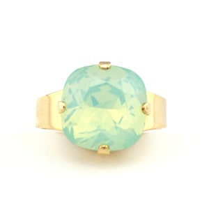 Anillo de cristal Swarovski de talla cojín en ópalo cristólito de 12 mm