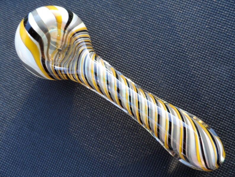 Twisted Stripe Glass Pipe