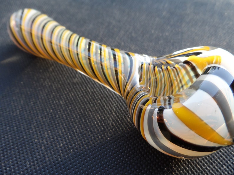 Twisted Stripe Glass Pipe