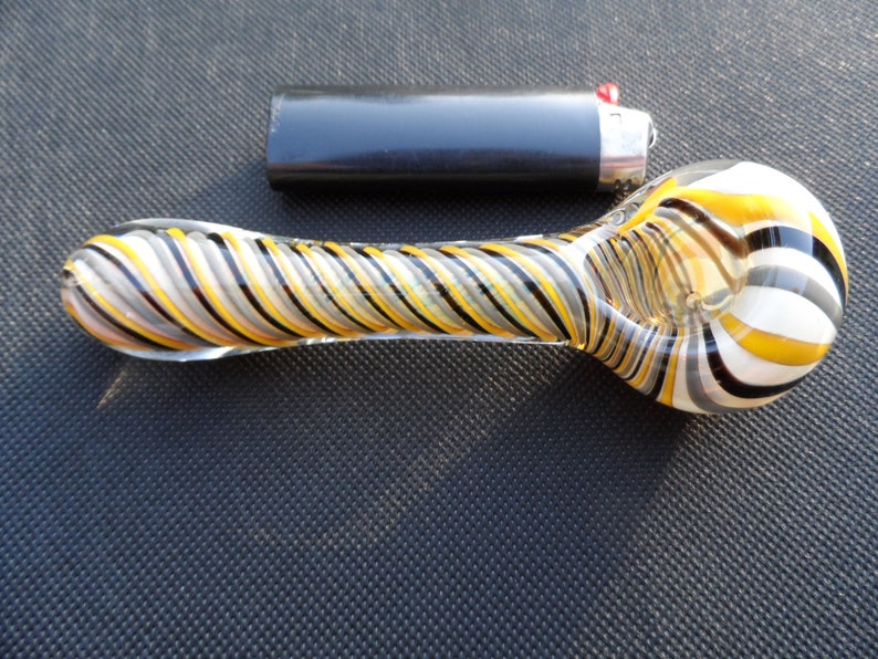 Twisted Stripe Glass Pipe