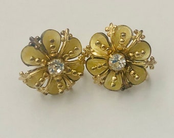 60's SCREW BACK EARRINGS Yellow Enamel on gold tone Flowers Jd3-82