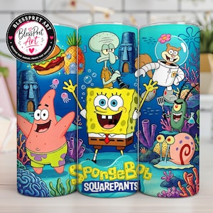 Pode incluir: Um copo cilíndrico com uma cena subaquática vibrante com Bob Esponja, Patrick Estrela, Lula Molusco, Sandy, Plankton e Gary o caracol. O design inclui corais, águas-vivas e o texto SpongeBob SquarePants.