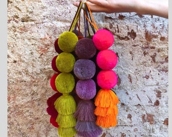 Jumbo Pom Quaste Boho Taschenanhänger - Bunte Neon Pompoms Geldbörse Korb - Wandbehang Türknopf Boho Dekor Accessoire - Boho Geschenk für Freund