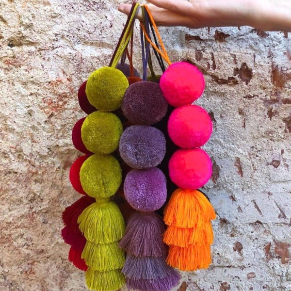 Jumbo Pom Tassel Boho Bag Charm - Panier à main à pompons néon colorés - Bouton de porte mural Accessoire de décoration Boho - Cadeau Boho pour ami