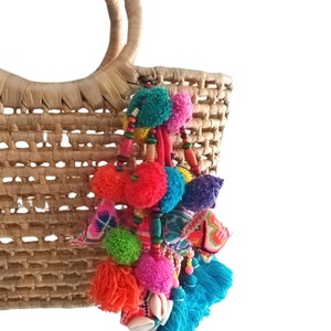 Large Water Hyacinth Beach Basket Handwoven Straw Boho Basket Colorful Bag Decor Charm Weekender Beach Bag Summer Tassel Bag image 4
