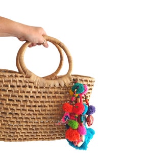 Large Water Hyacinth Beach Basket Handwoven Straw Boho Basket Colorful Bag Decor Charm Weekender Beach Bag Summer Tassel Bag image 3