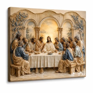 Può includere: Una placca da parete rettangolare con una scultura in rilievo tridimensionale dell'Ultima Cena. La scena raffigura tredici figure sedute a un lungo tavolo con una tovaglia bianca, all'interno di una cornice architettonica ad arco con fogliame blu.