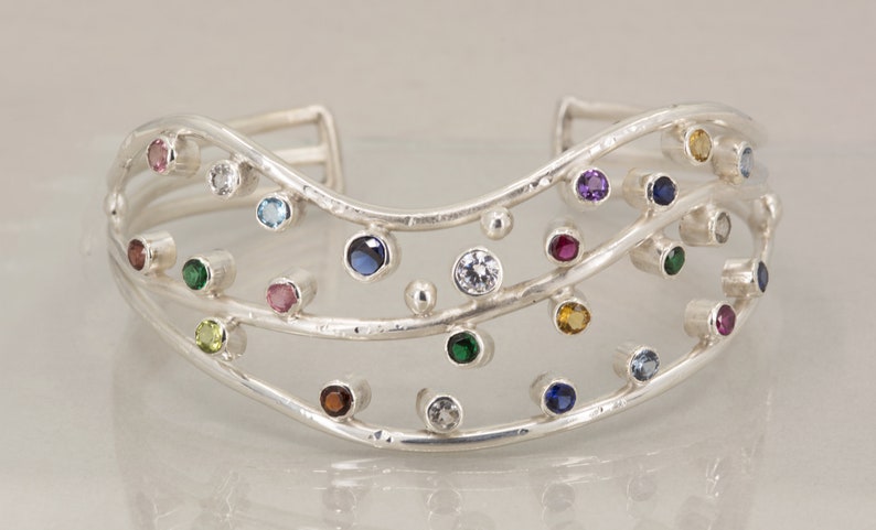 Födelsestensarmband i sterlingsilver med flera stenar, personlig manschett, tillverkad på beställning bild 4