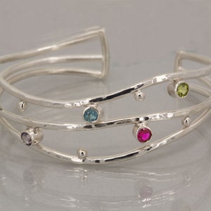 Födelsestensarmband i sterlingsilver med flera stenar, personlig manschett, tillverkad på beställning bild 6