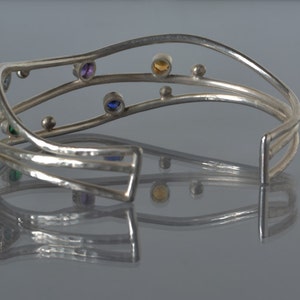 Födelsestensarmband i sterlingsilver med flera stenar, personlig manschett, tillverkad på beställning bild 7