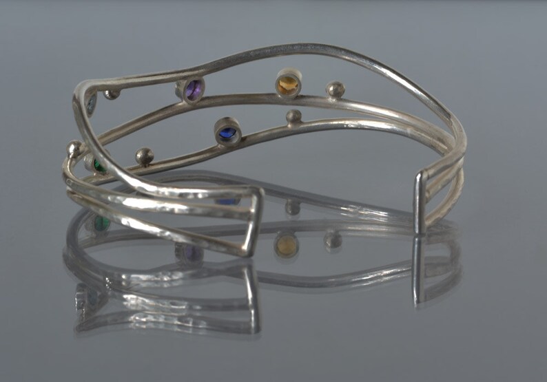 Födelsestensarmband i sterlingsilver med flera stenar, personlig manschett, tillverkad på beställning bild 7