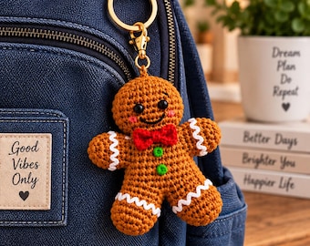 Schema PDF per portachiavi all'uncinetto a forma di omino di pan di zenzero, tutorial per ciondolo amigurumi per borsa, ornamento natalizio, regalo per le feste, download immediato