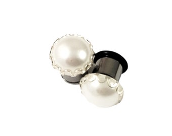 White or Ivory Pearl Plugs for Ears Silver 4mm - 16mm 6g 4g 2g 0g 00g 1/2" 5/8" Gauged Earrings Scalloped Edge Elegant Wedding Gauges Pearls