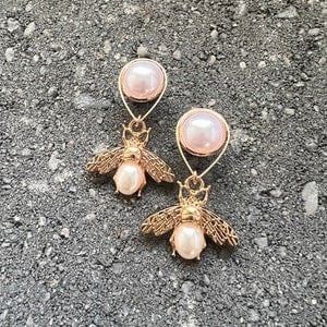 Rose Gold Bee Ivory Pearl Dangle Gauges 2g - 14mm Dangles Hanging Screw back Single Flare Plugs for Ears Save the Bees Ear Hiders KC 0g 00g