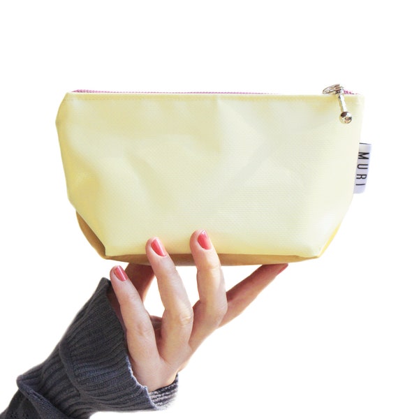 Cosmetic bag made of truck tarpaulin, small wet bag for women, sturdy mini bag, water-repellent