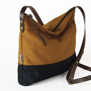 Small fabric shoulder bag with leather strap, practical handbag with zip and inside pockets image 2