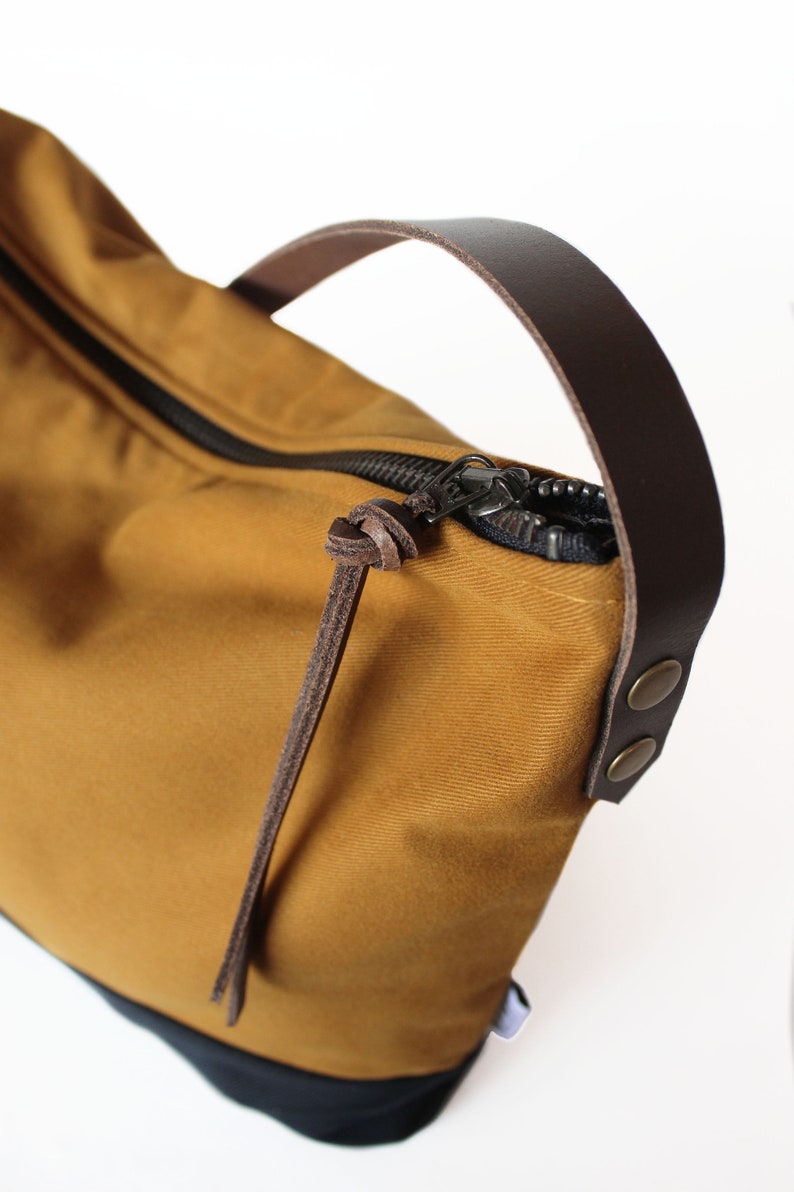 Small fabric shoulder bag with leather strap, practical handbag with zip and inside pockets image 7