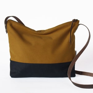 Small fabric shoulder bag with leather strap, practical handbag with zip and inside pockets image 1