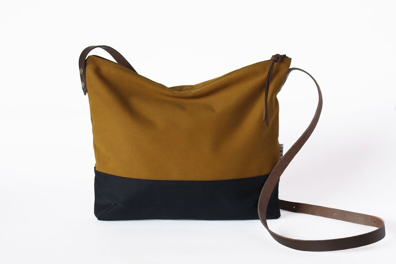 Small fabric shoulder bag with leather strap, practical handbag with zip and inside pockets image 1