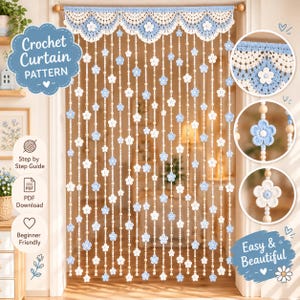 Può includere: Un modello di tenda all'uncinetto con una mantovana smerlata in azzurro e bianco, con fili pendenti di perline di legno e piccoli fiori lavorati all'uncinetto. Il design include il testo Crochet Curtain Pattern, Step by Step Guide, PDF Download, Beginner Friendly e Easy & Beautiful.