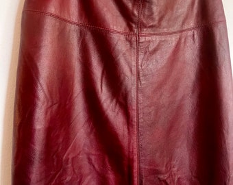 jupe en cuir rouge bordeaux vintage des années 90, cuir rouge foncé, jupe mode hipster, jupe en cuir véritable rouge bordeaux, jupe en cuir Hannes