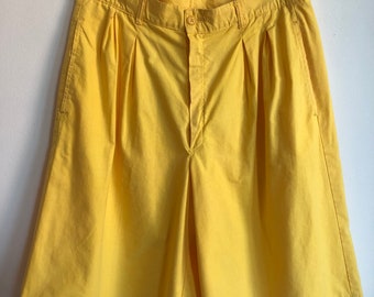 Vintage 80’s yellow high waisted shorts, summer preppy style shorts, hipster high waisted shorts, cotton summer under the knee shorts