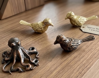 Ladeknoppen in de vorm van een vogel of octopus van zinklegering, kastgrepen met dierenmotief, decoratieve meubelbeslag