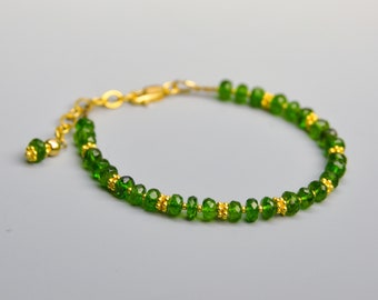 Pulsera de gema diopside de cromo verde profundo con perlas vermeil de oro de 22K y cierre ajustable relleno de oro de 14 k, pulsera de piedra preciosa simple