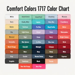 Puede incluir: Una carta de colores Comfort Colors 1717 que muestra una cuadr&iacute;cula de muestras de tela en varios tonos. Cada muestra est&aacute; etiquetada con su nombre de color correspondiente, incluyendo blanco, marfil, mantequilla, bay, mostaza, terracota y gris.