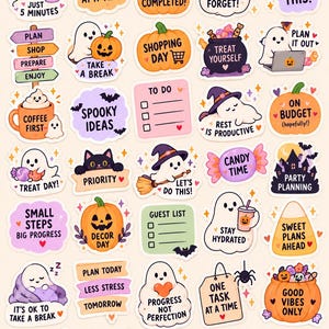 Puede incluir: Una colecci&oacute;n de pegatinas para planificadores con tem&aacute;tica de Halloween que incluye fantasmas, calabazas, gatos negros y dulces. Los dise&ntilde;os incluyen textos motivadores como 'One thing at a time', 'Task completed', 'Don't forget', 'Treat yourself' y 'Progress not perfection'.