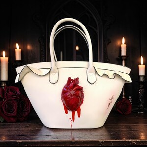 Anatomisches Herz Tasche – Gothic Horror Handtasche – Wearable Art – weiße Statement Bag – handbemaltes Unikat