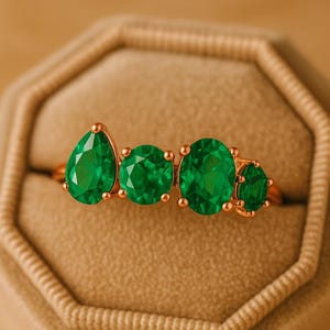 Bague émeraude multiforme, alliance fine en or à superposer, cadeau pour elle