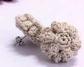 Crochet earrings in Beige - popcorn stich flower stud