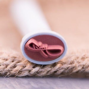 Tampons personnalisés sous glaçure pour poterie en argile.