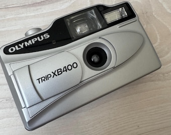 Fotocamera compatta vintage Olympus Trip XB400 con pellicola Kodak da 35 mm inclusa, foto retrò degli anni '90, Tokyo, Giappone, grigio, anni 2000