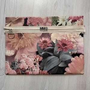 MM6 Maison Martin Margiela clutch floral flor vintage bolso de cuero sobre monedero papel rosa satchel mmm art déco abstracto retro