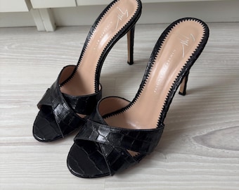 Sandali vintage GIUSEPPE ZANOTTI neri con tacco alto, in pelle di serpente, modello 38, con cinturini, stiletto anni 2000