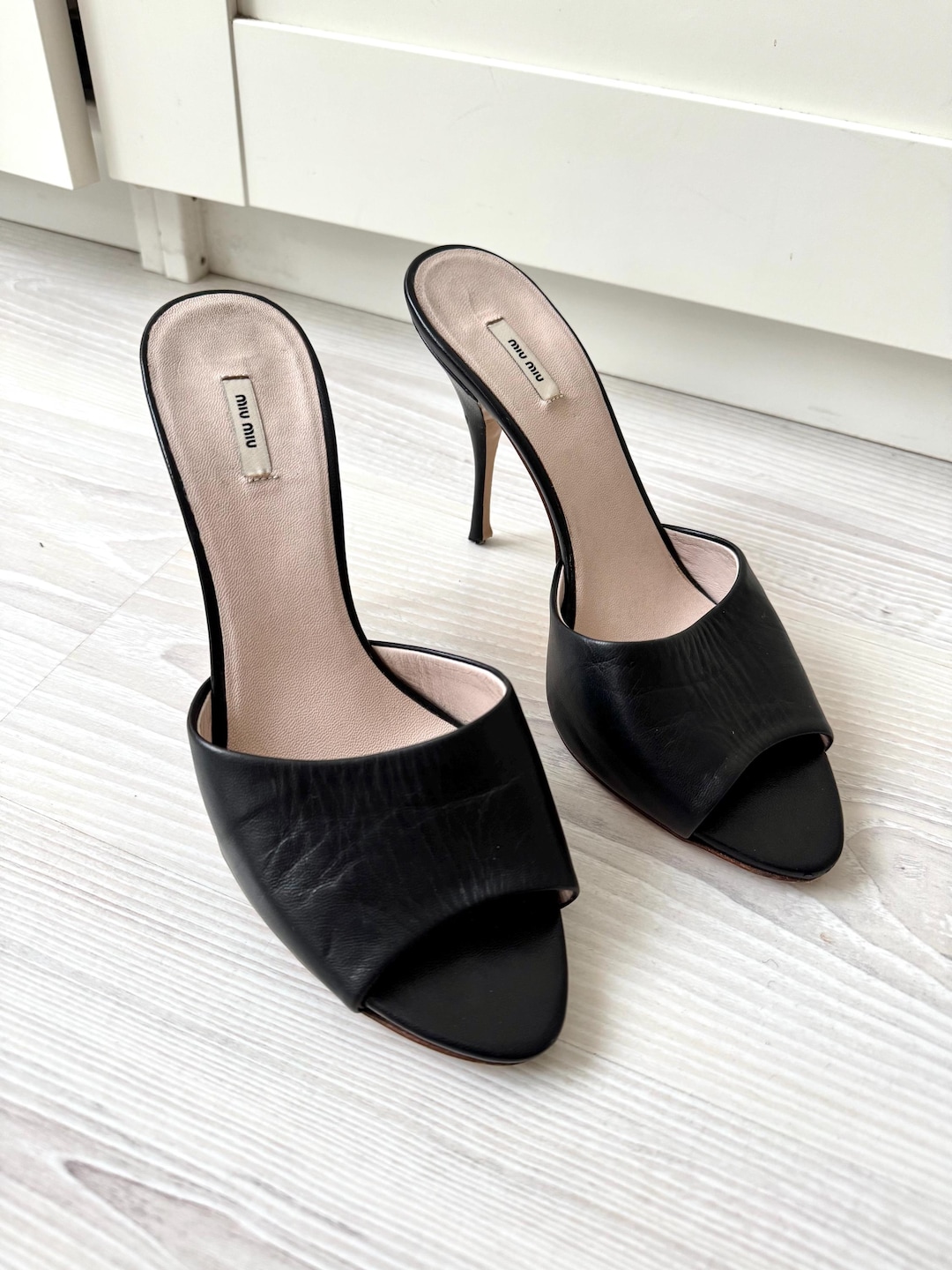 靴 miumiu round toe enamel high heels 靴 miumiu round toe enamel high heels Miu Miu Black Patent