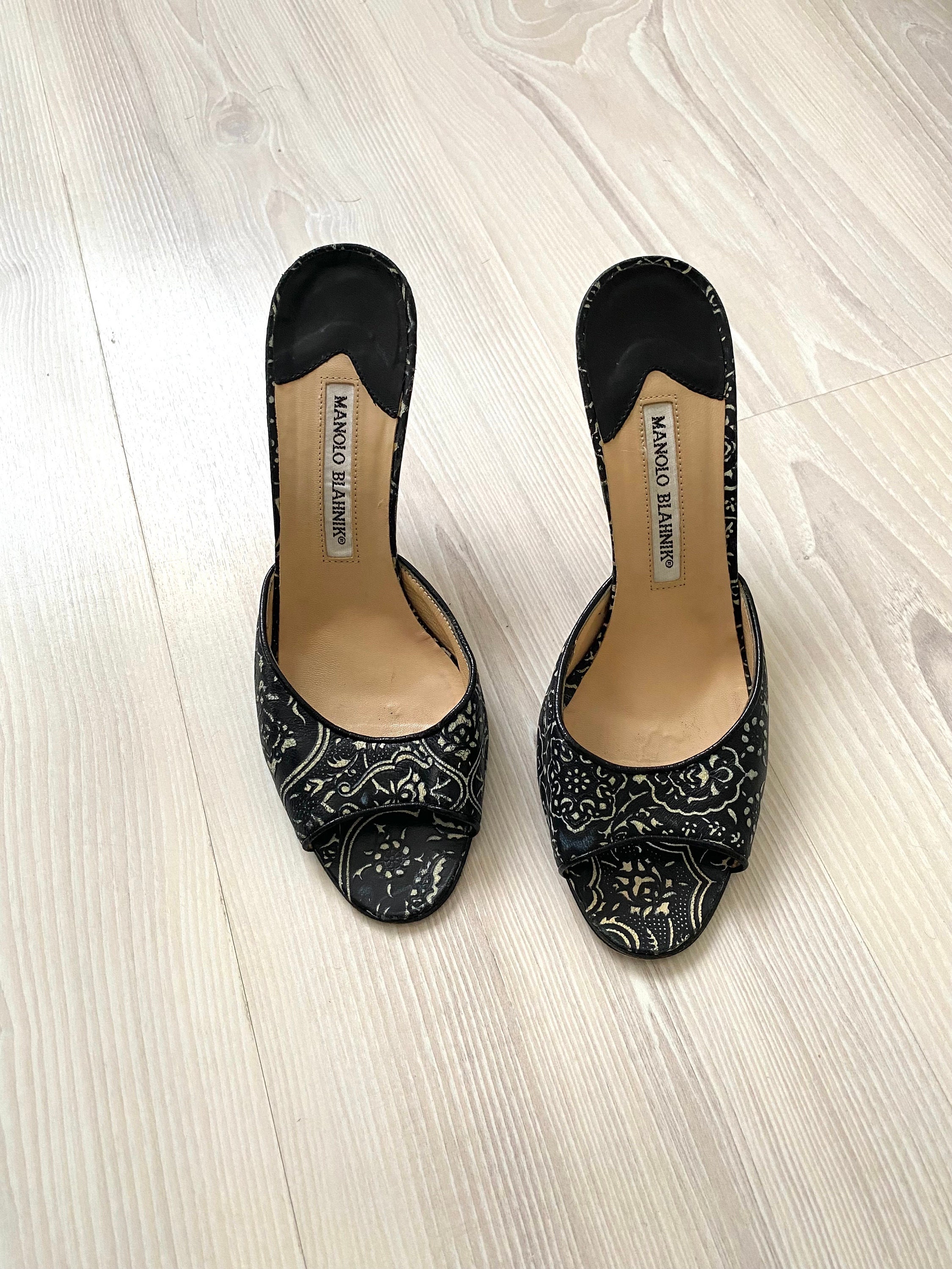 Vintage MANOLO BLAHNIK Mules 37.5 Black Leather 90s Sandals