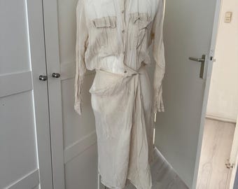 Abito vintage ACNE in cotone stropicciato, stile resort 2013, manica lunga, midi, beige, crema, anni 2000, Acne Studios, bottoni, trama trasparente, bianco