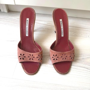 Vintage MANOLO BLAHNIK Eyelet Suede Pink Mules Shoes High Heels 38
