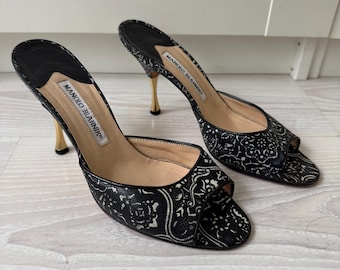 Vintage MANOLO BLAHNIK mules 37.5 black leather 90s sandals brocade floral heels shoes carrie bradshaw highheels stiletto slides