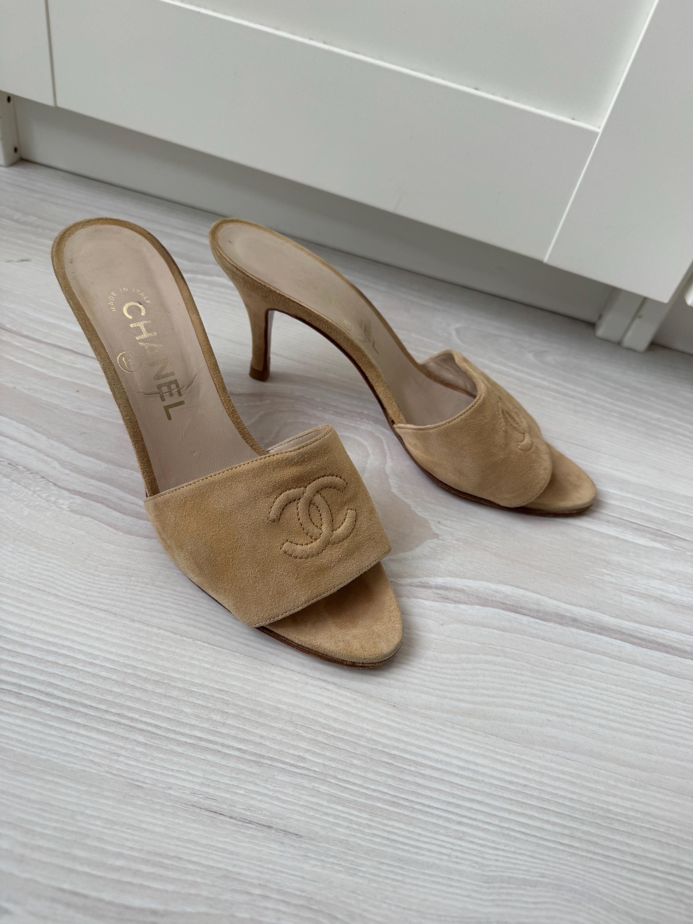 Vintage CHANEL Beige Suede Mules Leather 37.5 Heels Shoes Sandals