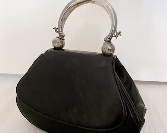 Borsa vintage PRADA autunno/inverno 1990 in pelle nera, anni '90, Pegasus, borsa d'archivio in argento, struttura in stile art déco, con pomello, borsa a scatola, micro mini borsa rara