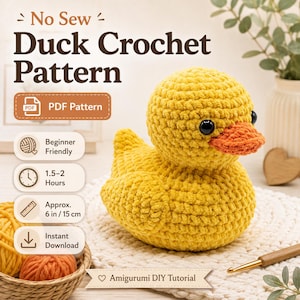 Op de afbeelding: Een gele gehaakte eend met een oranje snavel en zwarte ogen. De afbeelding bevat tekst: No Sew Duck Crochet Pattern, PDF Pattern, Beginner Friendly, 1.5-2 Hours, Approx. 6 in / 15 cm, Instant Download, Amigurumi DIY Tutorial.