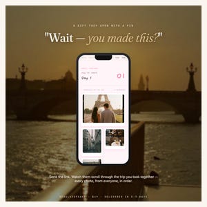 K&ouml;nnte beinhalten: Ein Smartphone-Bildschirm zeigt eine digitale Fotoalbum-Oberfl&auml;che mit dem Titel Paris, Together, dem Datum 10. Juli 2026 und Day 1. Der Bildschirm zeigt ein Raster aus Reisefotos, darunter der Eiffelturm und Stra&szlig;enszenen mit Text.