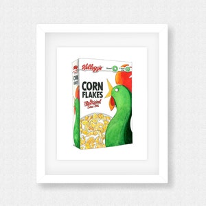 Op de afbeelding: Een vintage illustratie van een Kellogg's Corn Flakes-graanbak met een haan met een rode kam en groene veren. De doos is rood, wit en blauw met de tekst "Kellogg's Corn Flakes The Original Since 1906".