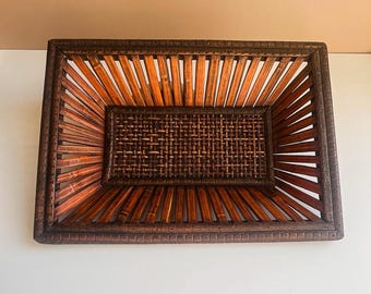Bandeja decorativa vintage de bambu trançado, cesto de rattan em formato de raio de sol, marrom escuro.